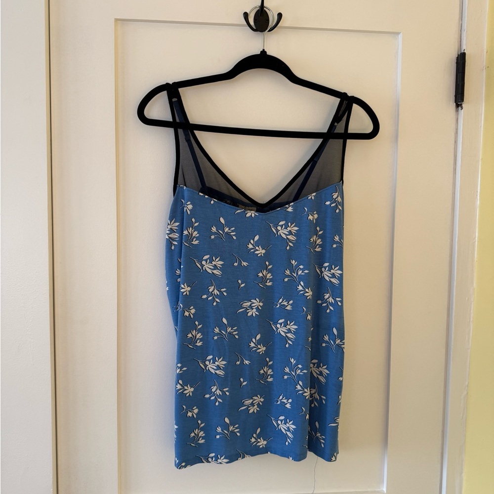 SOMA Sleep Tank with adjustable straps and comfy shelf bra. Perfect❣️Size L